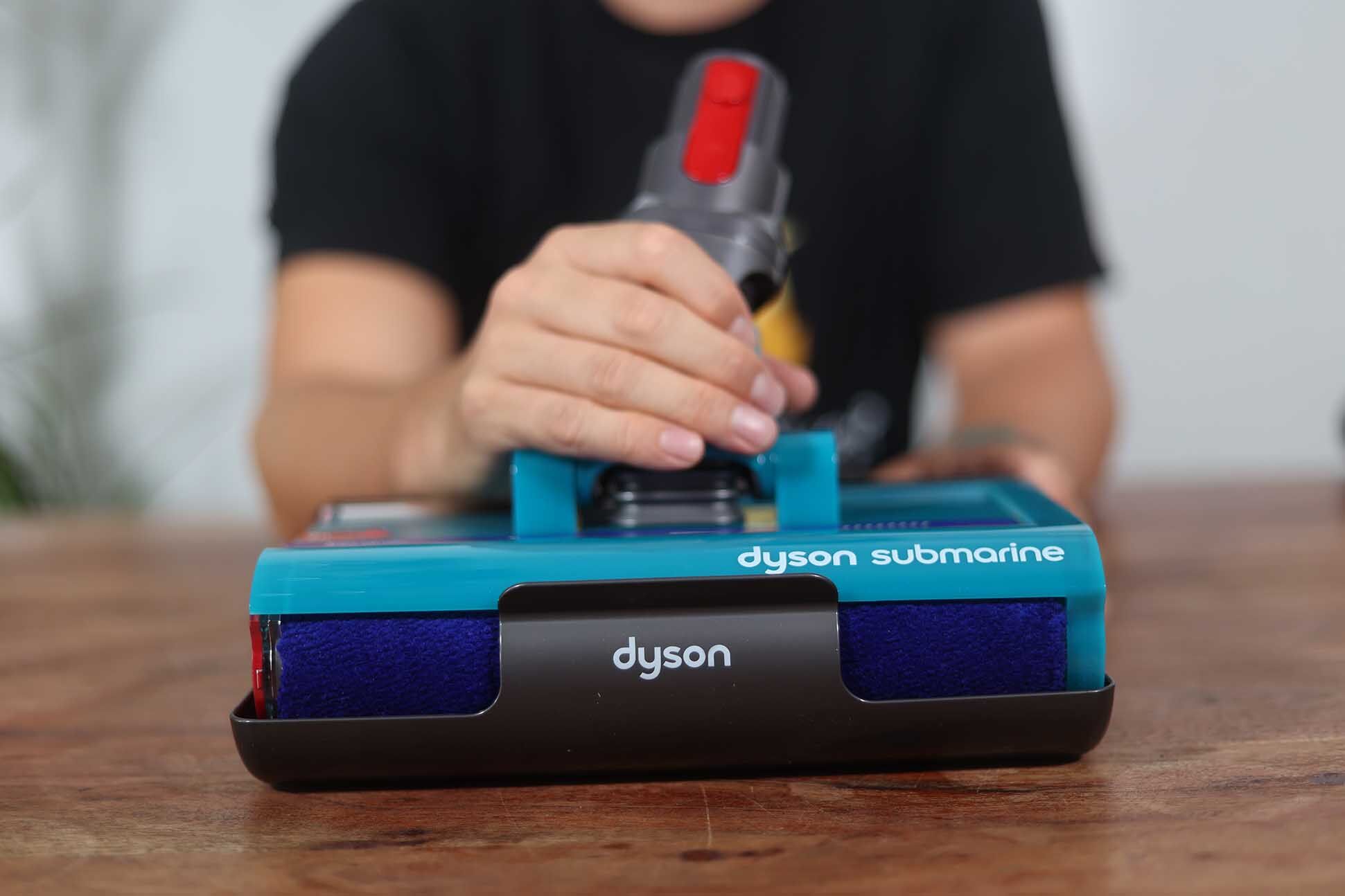 Vergleich Submarine 1.0 Wischaufsatz bei Dyson V15s.